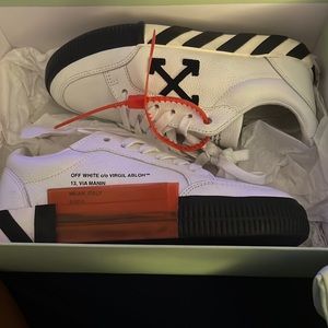 OFF-WHITE White and Black shoes